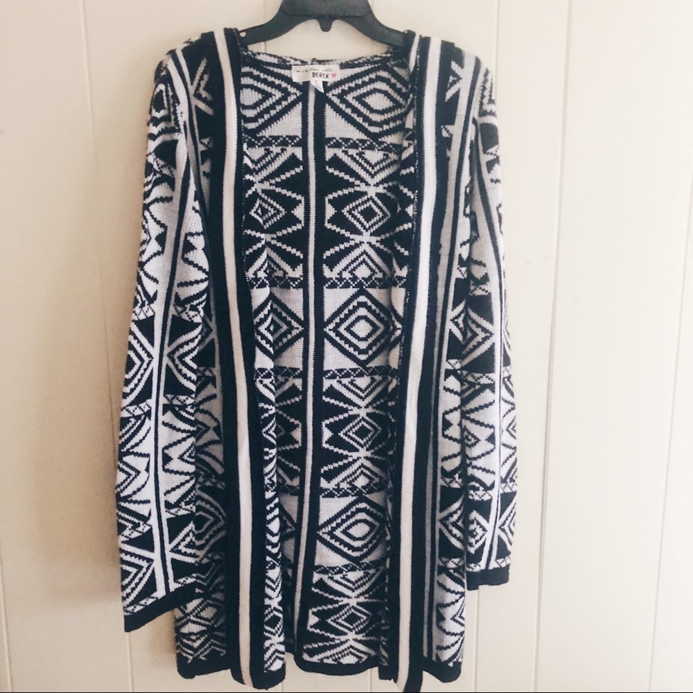 Aztec Pattern Black&White Cardigan Size Large